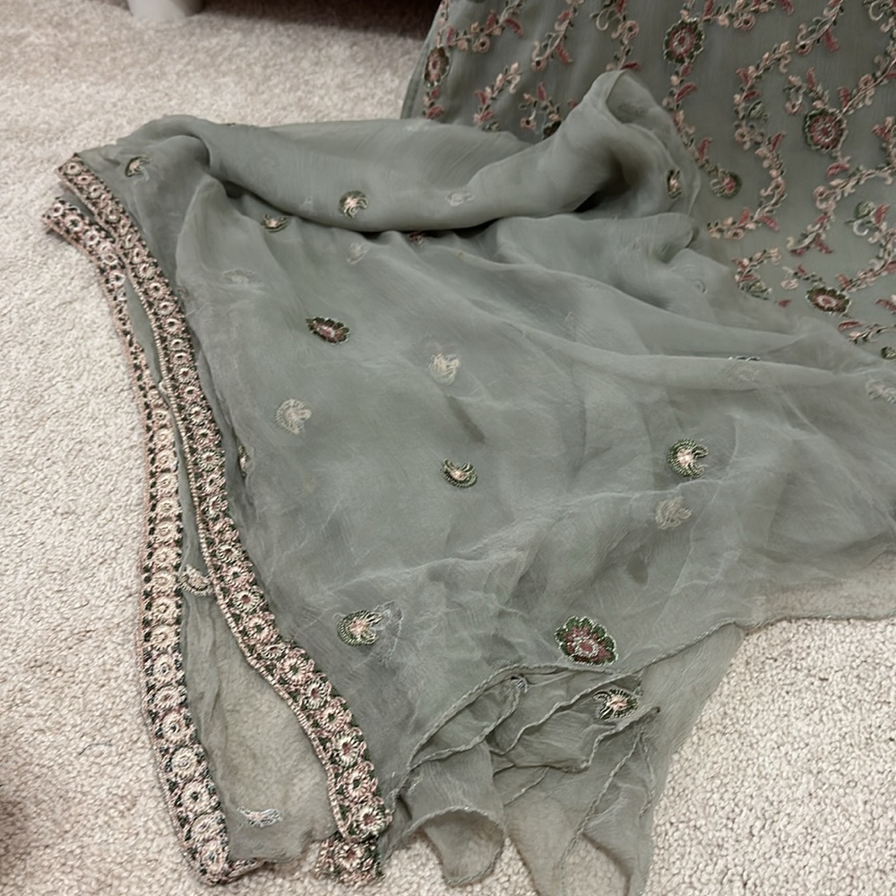3 pcs embroidered pakistani suit - Picture 4 of 5
